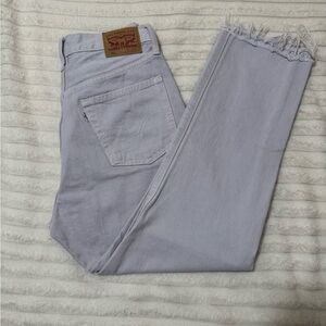 Light purple Levi’s straight legged Jean